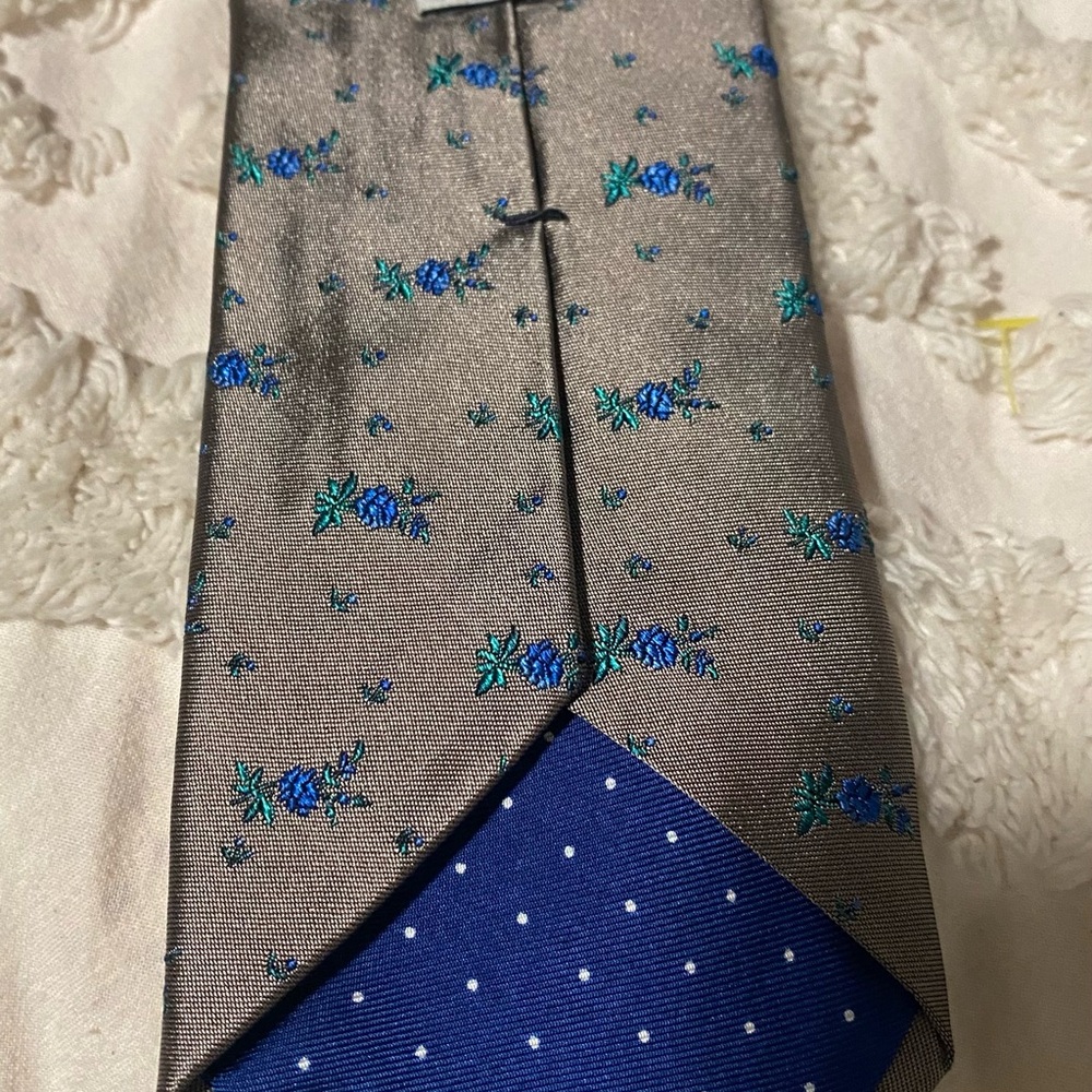 Paul Smith Gray Tie with Blue Floral Design - Picture 4 of 6